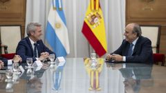 El presidente de la Xunta, Alfonso Rueda, durante la reunin con el jefe de Gabinete argentino, Guillermo Francos, este jueves en Buenos Aires, como parte de su gira por Argentina y Uruguay.