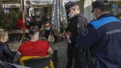 Galicia se echa a las terrazas en el primer fin de semana de la desescalada