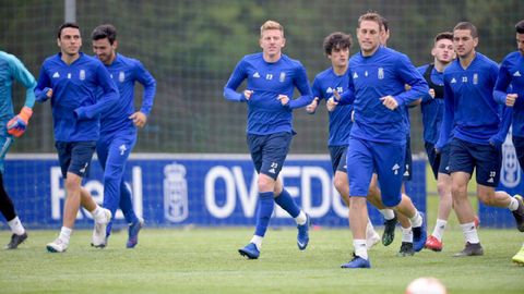 Jugadores del Real Oviedo en El Requexn