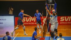 Benav�dez, rematando en el �ltimo encuentro en A Cachada del Rotogal 