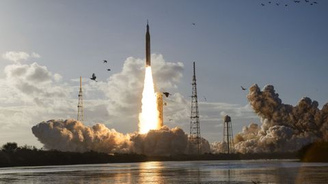 Lanzamiento del cohete SLS y de la nave Ori�n desde Cabo Ca�averal, Florida