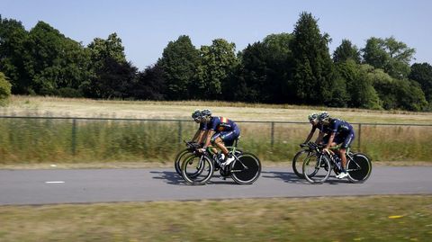El conjunto espa�ol (Movistar Team) durante la sesi�n matinal.
