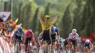 Brennan celebrando su victoria en la quinta etapa de La Vuelta a Espa&ntilde;a