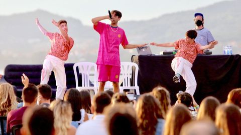 Don Patricio, uno de los integrantes de Locoplaya, durante un concierto en Vigo