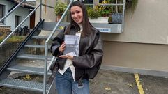 LA NIETA. En la imagen, Milena Blanco, esta semana en Sursee, municipio de unos diez mil habitantes (cerca de B�ron, donde vive) que est� a apenas veinte minutos de la capital cantonal, Lucerna. En esa localidad es donde ha estudiado el preuniversitario y donde ha elaborado en libro, gracias a sus estancias de vacaciones entre Cee y Corcubi�n, localidades a las que est� muy unida, pese a la distancia. Agradece a su abuelo que le haya �abierto las puertas de su pasado�, tras casi medio siglo cerradas, por aquel suceso tr�fico que fue traum�tico en su vida