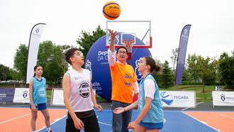 El diputado de deportes Antonio Leira en un evento de baloncesto el pasado verano. 