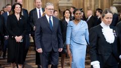 Starmer y la l�der conservadora, Kemi Badenoch, regresan a la C�mara de los Comunes tras escuchar el discurso del rey.