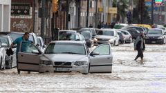 Si el coche es arrastrado por la corriente