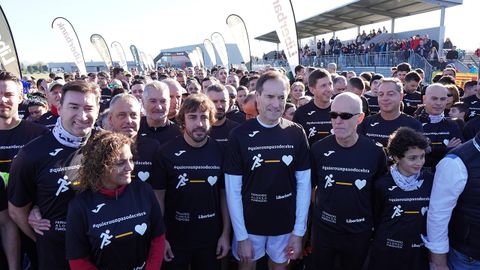 Fernando Alonso junto a Manuel Menndez y Beatriz Fernndez, en la carrera solidaria