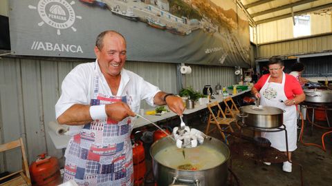 PREPARACI�N DE LA MERLUZA EN LA FIESTA DE CELEIRO 