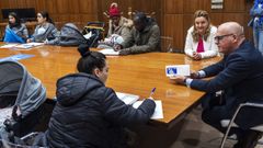Las familias beneficiarias recibieron las seis primeras tarjetas del programa ChegOU 2023, que concede la Diputaci�n de Ourense como apoyo a la natalidad.