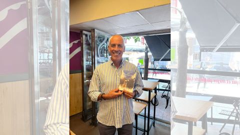 Antonio Gorriar�n, exjugador del Real Oviedo, con su nuevo libro �Solo es un perro�