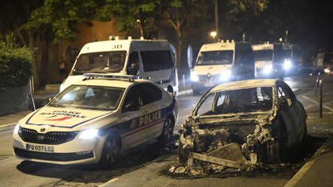 Tercera noche de disturbios en Francia por la muerte de un joven a manos de la polic�a