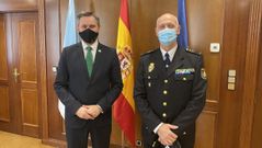 El delegado del Gobierno, Jos� Mi�ones, junto al nuevo jefe superior de Polic�a de Galicia, Ram�n G�mez Nieto.
