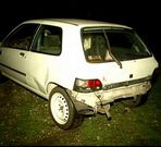 El coche presentaba un fuerte impacto en el maletero.