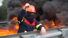 Trabajadores de Alcoa cortaron la A-6 a la altura de Outeiro de Rei