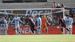 Los jugadores del Celta incr�dulos ante un gol del Levante