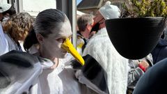 La Vane, personaje gaviota creado por la humorista de Vigo Olga M�ndez, gana el segundo puesto en el European Championship Gullscreeching 2026 celebrado en B�lgica. En la imagen, en un descanso de la competici�n donde participaron concursantes de 16 pa�ses.