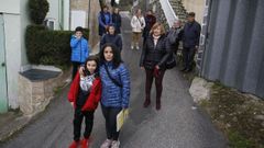 Vecinos de la R�a Calvario, en el punto m�s estrecho del camino de acceso al barrio