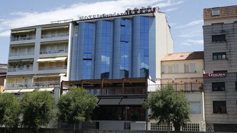 Una vista de la fachada posterior del hotel Cardenal, que da sobre el r�o Cabe