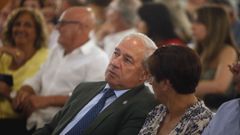 Jos� Tom�, con su primera teniente de alcalde, Gloria Prada, en un acto en la Casa da Cultura de Monforte