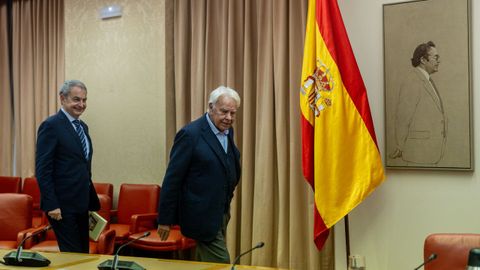 Los expresidentes del Gobierno Jos Luis Rodrguez Zapatero y Felipe Gonzlez, durante la presentacin del libro 'Discursos parlamentarios' de Alfredo Prez Rubalcaba, en el Congreso de los Diputados