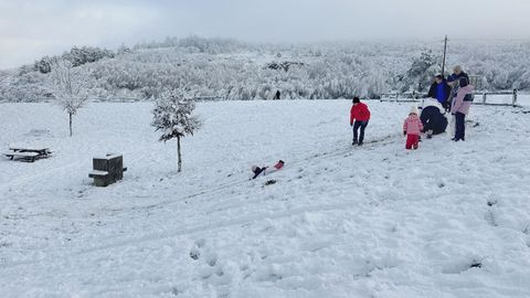 El Alto do Vieiro, en Bande, amaneci� as� de nevado
