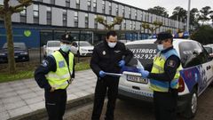Polic�a Nacional y Polic�a Local cooperan en Viveiro en controles y apoyo a la ciudadan�a por el COVID-19