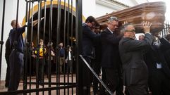 �Cara al sol� para despedir al suegro de Gallard�n