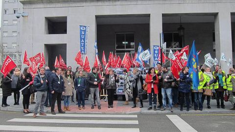 Los delegados de los sindicatos docentes, concentrados frente a la Consejera de Educacin.Los delegados de los sindicatos docentes, concentrados frente a la Consejera de Educacin 