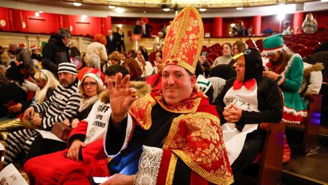 Juan Manuel L�pez, conocido como el obispo de la Loter�a de Navidad posa en el patio de butacas