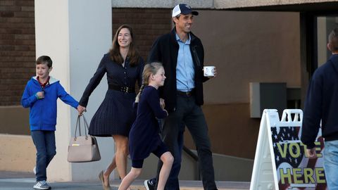 El candidato demcrta Beto O'Rouke, con su familia