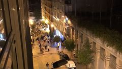 Grupos de gente concentrada en la calle Pena Corneira en una foto de archivo.