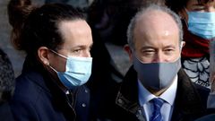  El vicepresidente segundo del Gobierno, Pablo Iglesias, , conversa con el ministro de Justicia, Juan Carlos Campo, el pasado d�a 6