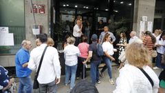 Ciudadanos votando en el consulado de Venezuela en Galicia para las elecciones generales del pa&iacute;s, en julio del 2024.