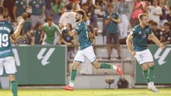 Vadillo celebrando el tanto del empate del Racing en A Malata.