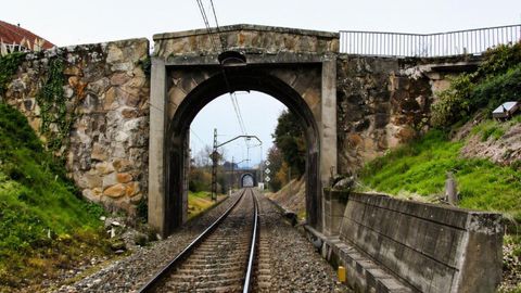Paso superior de la calle Tarasc�n