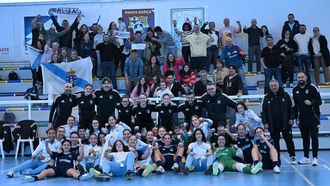 La expedici&oacute;n gallega celebra el triunfo de la sub-16 en las semifinales del nacional.