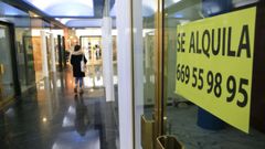 Los carteles de se alquila se suceden en las galer�as lucenses