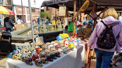 La Festa dos Maios de O Barco incluy una feria de artesana