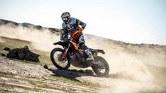 El piloto espa�ol Edgar Canet, este s�bado, en el pr�logo del Dakar.