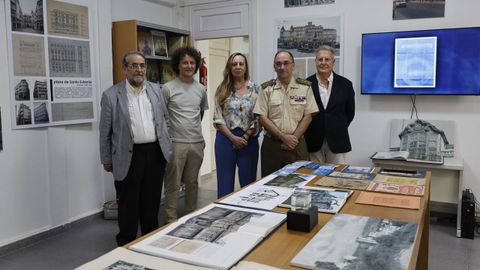 Pedro Seara, Celso Rodríguez, Lucila Vázquez-Gulías, Jesús Antonio Peñas Preckler y Luis Pérez de Juan en la Subdelegación de Defensa
