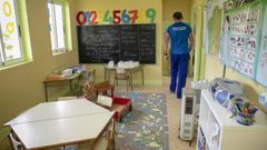 Un aula de la escuela unitaria de Pazos-Comoxo, uno de los centros que cesar� su actividad