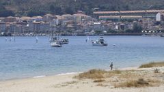 Playa de Rodeira, en Cangas, sin boyas que delimiten la zona de ba�o. 