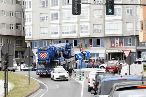Ejemplo de carencias viarias en A Mari�a es una circunvalaci�n que saque el tr�fico de paso de Viveiro . 