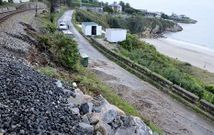 Coche atrapado por el agua en Arcadio Pardi�as. 