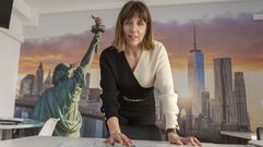 Graciela P�rez, de 52 a�os, en Open Road School. La academia de ingl�s que dirige con su hija Karen Cape�ns, de 21 a�os, en Bri�n (en la avenida de Noia, 30) debe su nombre a que �vemos el ingl�s como un camino abierto hacia las oportunidades, sabiendo ingl�s te abres nuevas puertas en el mundo, en los viajes, en lo laboral... y te acerca a tus objetivos�, dicen.