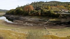 La Xunta ha decidido tomar como referencia para estos proyectos el área de Vigo. En la imagen, el embalse de abastecimiento de Eiras durante la sequía del 2017.magen, el embalse de abastecimiento de Eiras durante la sequía del 2017.
