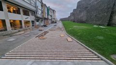 El pavimento de la Ronda en A Mosqueira llevar� baldosa y c�sped