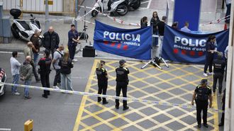 Imagen de archivo de un cord�n policial en Barcelona